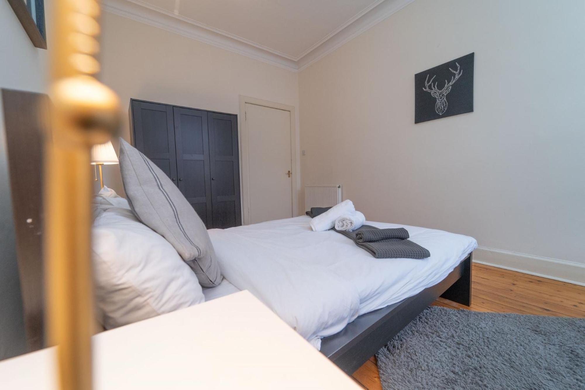 Large City Corner Apartment EDI Buitenkant foto