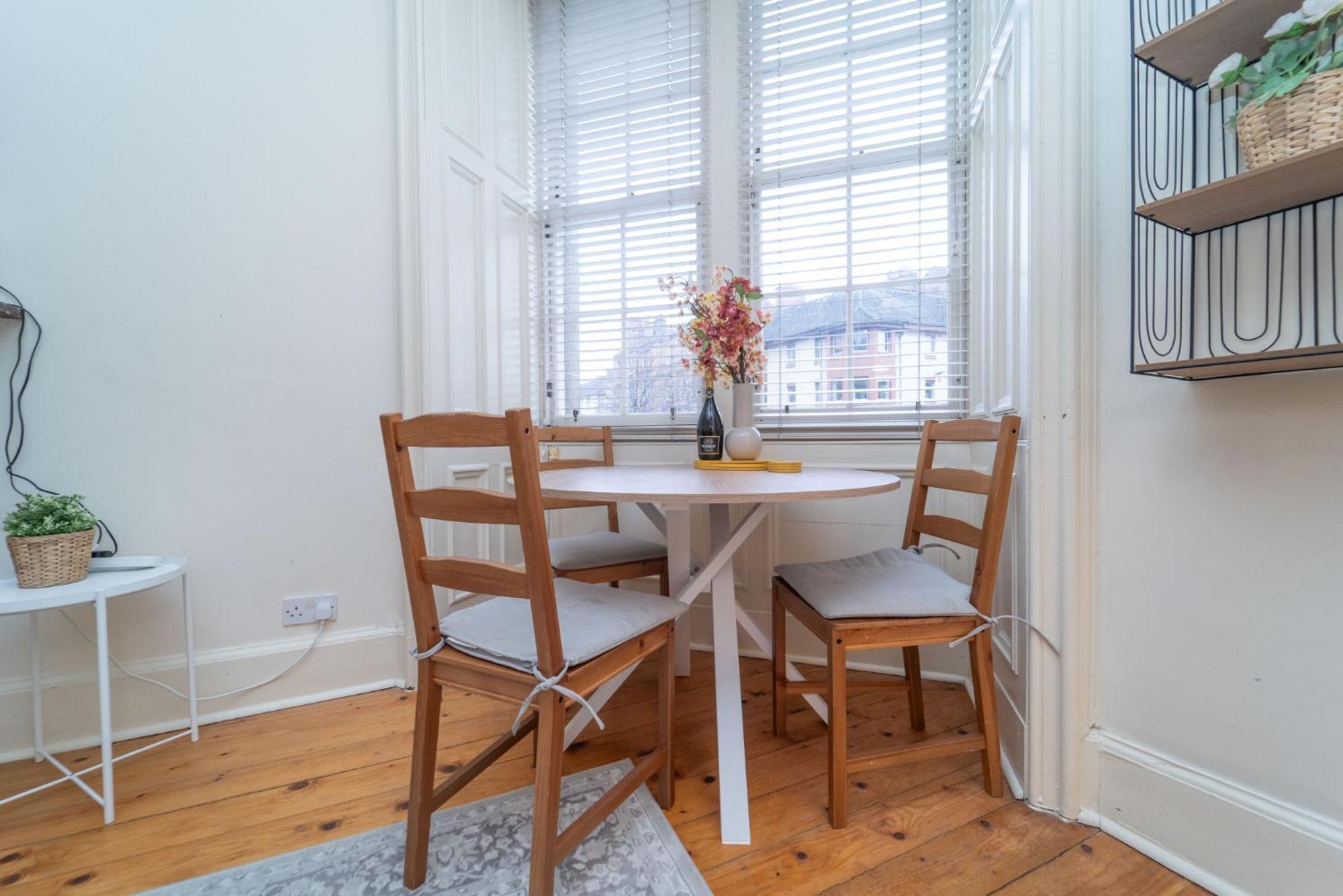 Large City Corner Apartment EDI Buitenkant foto